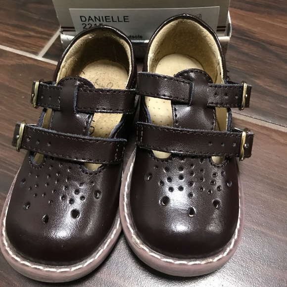 FootMates Other - Footmates 4.5 Dark Brown Danielle